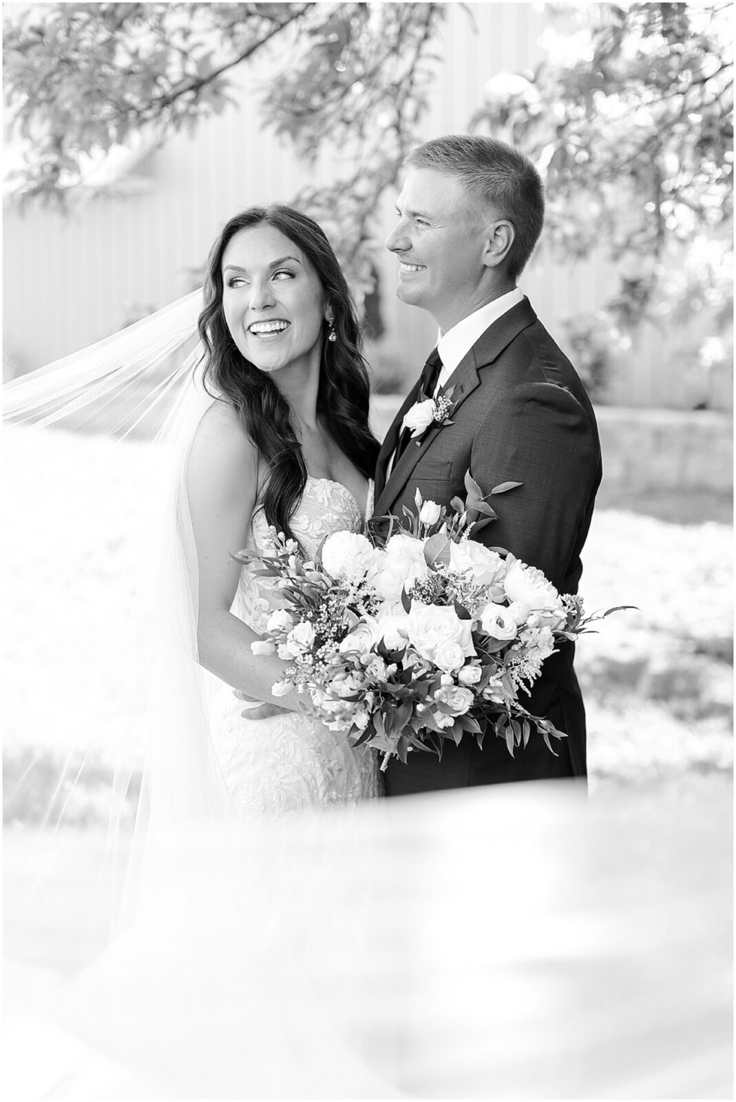 Summer Wedding | Farms at Woodend Springs | Rachel & Kyle | Summer Outdoor Wedding | Wedding Details | Kansas City Wedding Photography | Wedding Dress Bella Vogue | Wedding Planner  Belle & Bows | Mariam Saifan Photography | Gorgeous white flowers for summer wedding