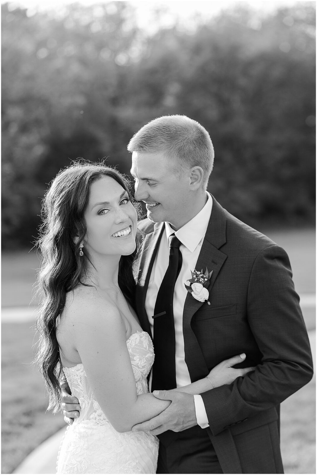 Sunset Photos | Beautiful Photo Ideas for Weddings | Outdoor Wedding Venue in Kansas City | Farms at Woodend Springs | KC Wedding Photography