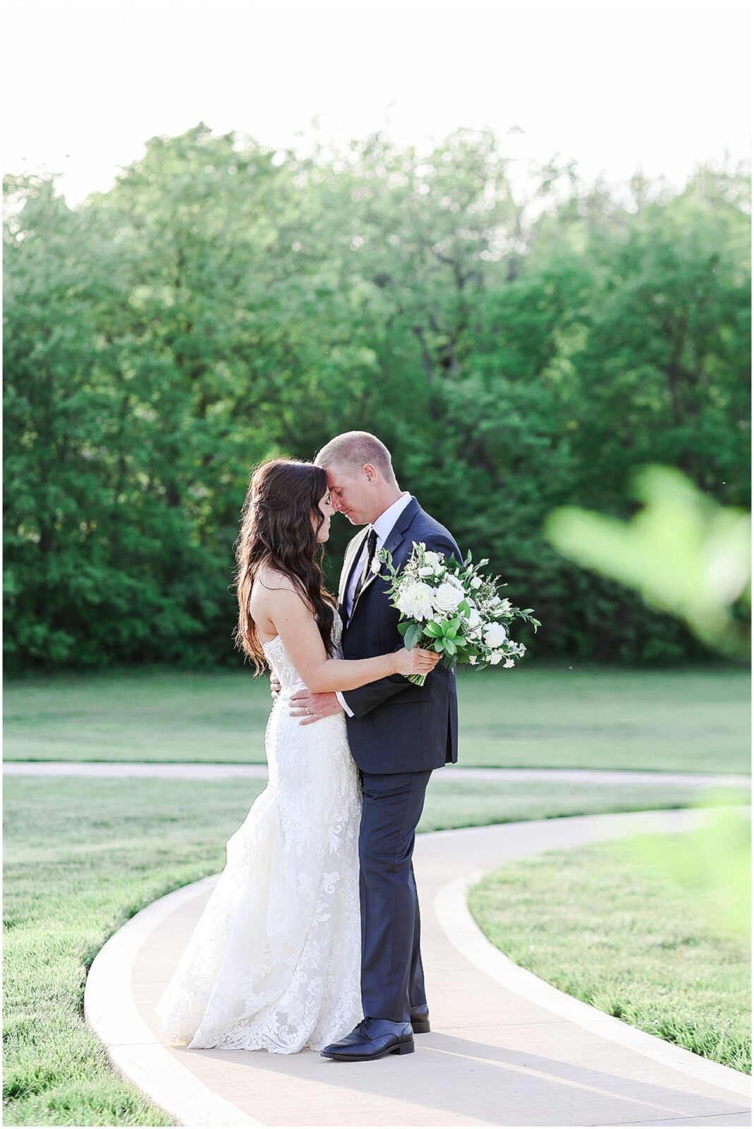 Sunset Photos | Beautiful Photo Ideas for Weddings | Outdoor Wedding Venue in Kansas City | Farms at Woodend Springs | KC Wedding Photography