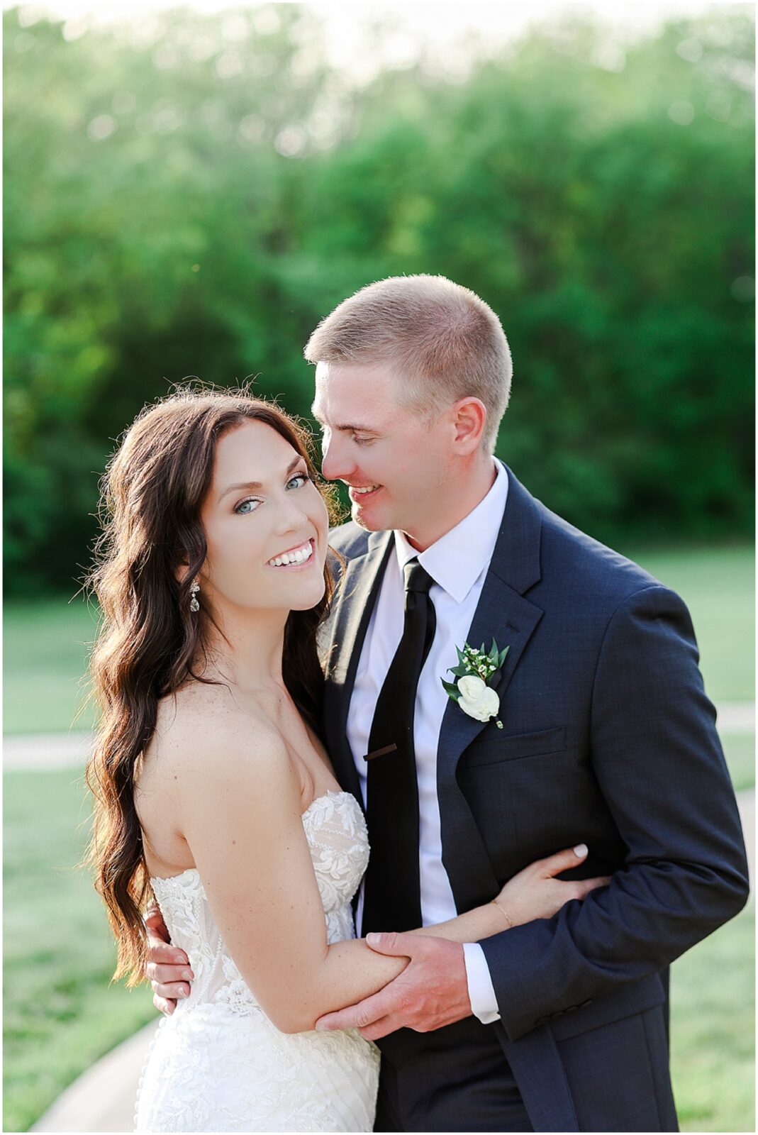 Sunset Photos | Beautiful Photo Ideas for Weddings | Outdoor Wedding Venue in Kansas City | Farms at Woodend Springs | KC Wedding Photography