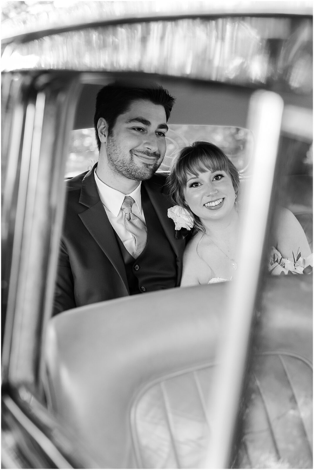 vintage car elegant wedding photos 