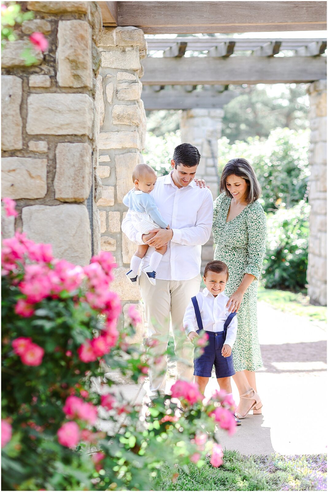 Kansas City Family Photos - Loose Park Rose Garden - Light & Airy Family Photographer - Kansas City Family Portraits - Mini Sessions - Summer Family Photos - Family Portraits in Overland Park and Kansas City - What to Wear to Family Session - Where to Take Family Photos