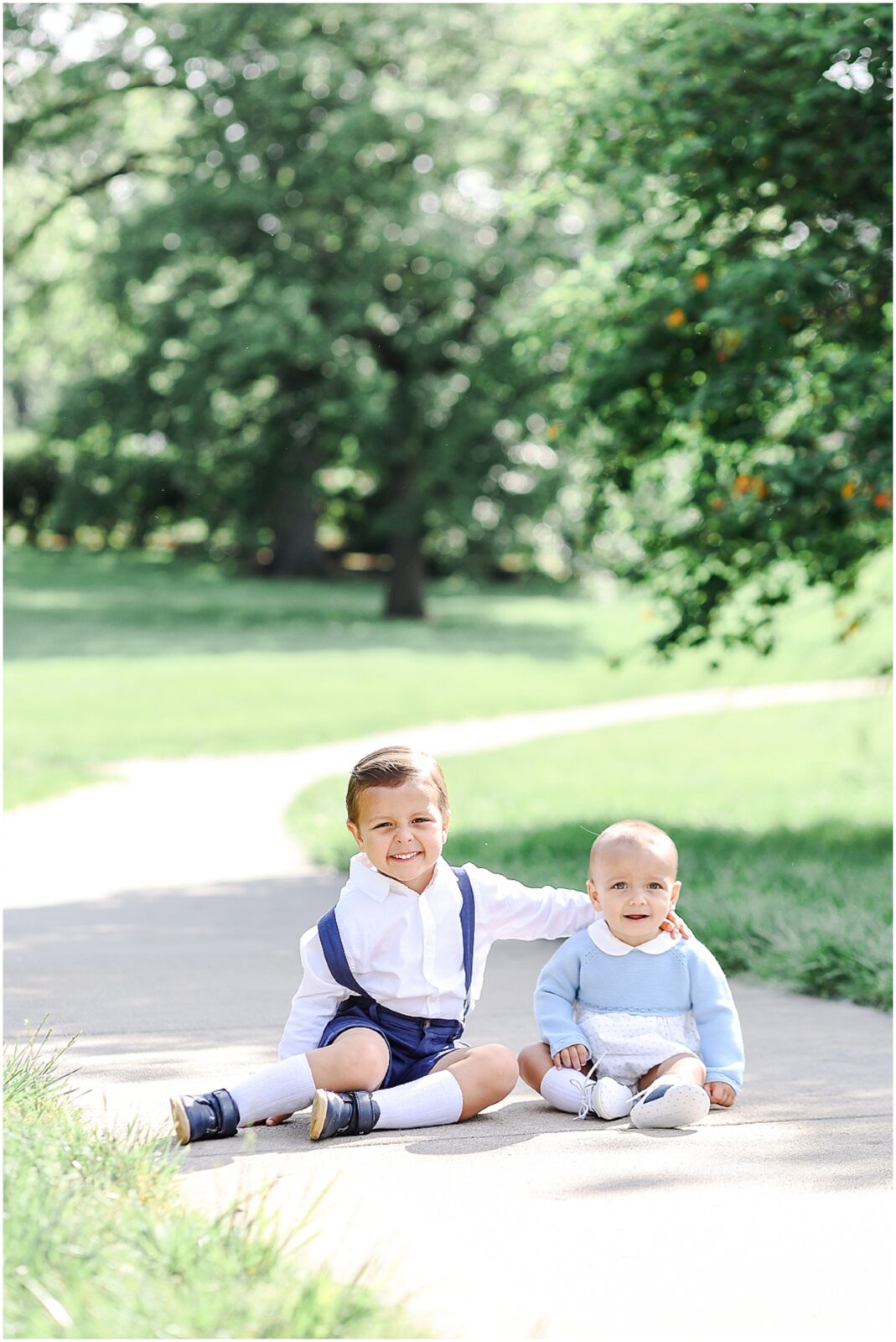 Kansas City Family Photos - Loose Park Rose Garden - Light & Airy Family Photographer - Kansas City Family Portraits - Mini Sessions - Summer Family Photos - Family Portraits in Overland Park and Kansas City - What to Wear to Family Session - Where to Take Family Photos