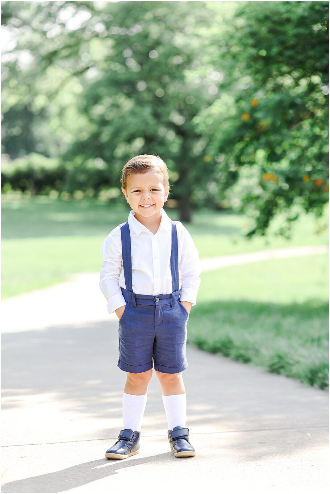 Kansas City Family Photos - Loose Park Rose Garden - Light & Airy Family Photographer - Kansas City Family Portraits - Mini Sessions - Summer Family Photos - Family Portraits in Overland Park and Kansas City - What to Wear to Family Session - Where to Take Family Photos