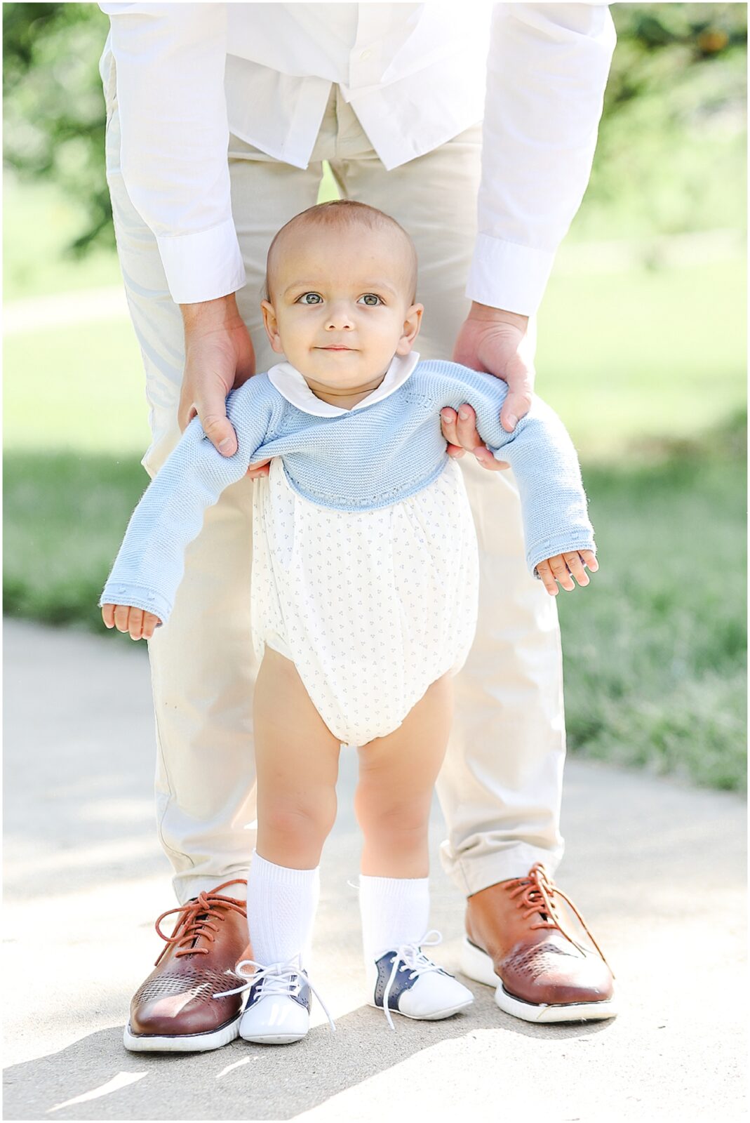 Kansas City Family Photos - Loose Park Rose Garden - Light & Airy Family Photographer - Kansas City Family Portraits - Mini Sessions - Summer Family Photos - Family Portraits in Overland Park and Kansas City - What to Wear to Family Session - Where to Take Family Photos