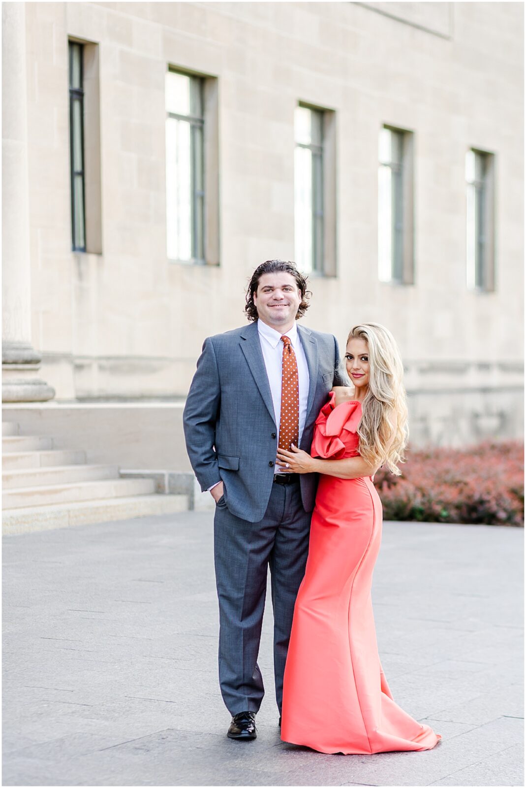 Gorgeous Kansas City engagement photos, the nelson atkins museum of art in kansas city - what to wear to a summer engagement - where to take engagement photos - Kansas City wedding venues - Mariam Saifan Photography - Wedding Photography Education