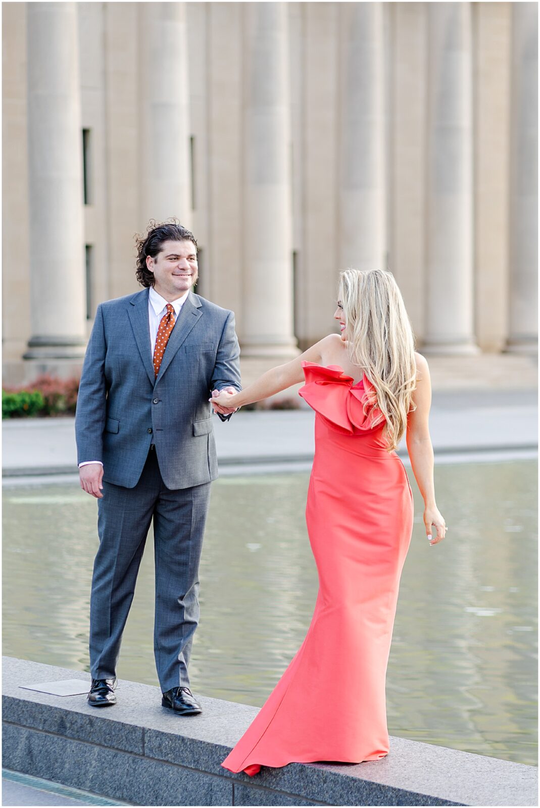 Gorgeous Kansas City engagement photos, the nelson atkins museum of art in kansas city - what to wear to a summer engagement - where to take engagement photos - Kansas City wedding venues - Mariam Saifan Photography - Wedding Photography Education