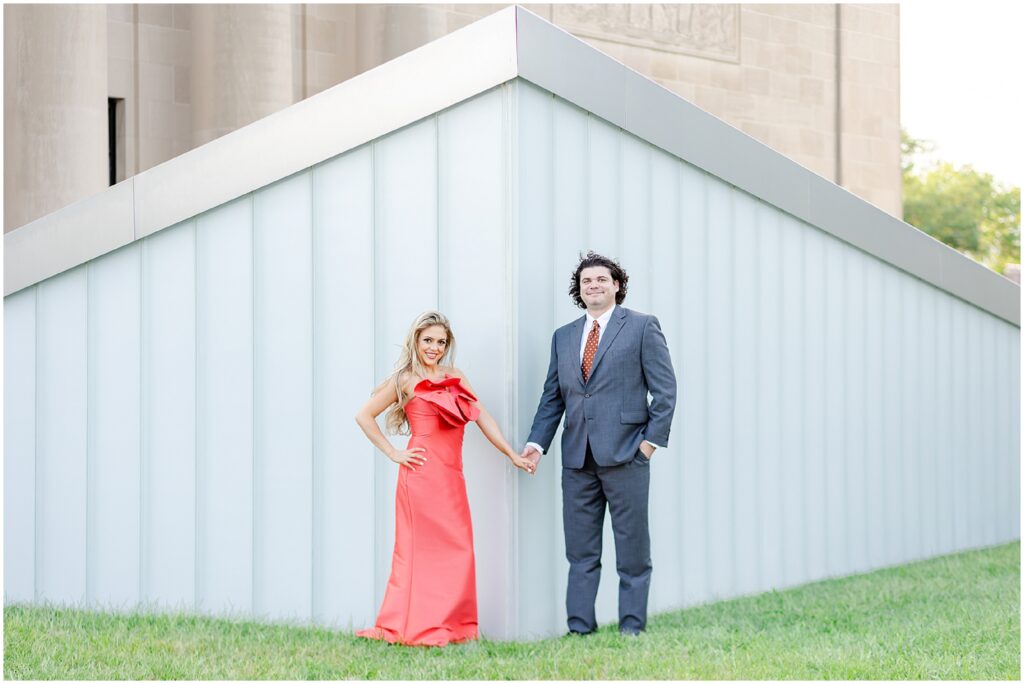 Gorgeous Kansas City engagement photos, the nelson atkins museum of art in kansas city - what to wear to a summer engagement - where to take engagement photos - Kansas City wedding venues - Mariam Saifan Photography - Wedding Photography Education