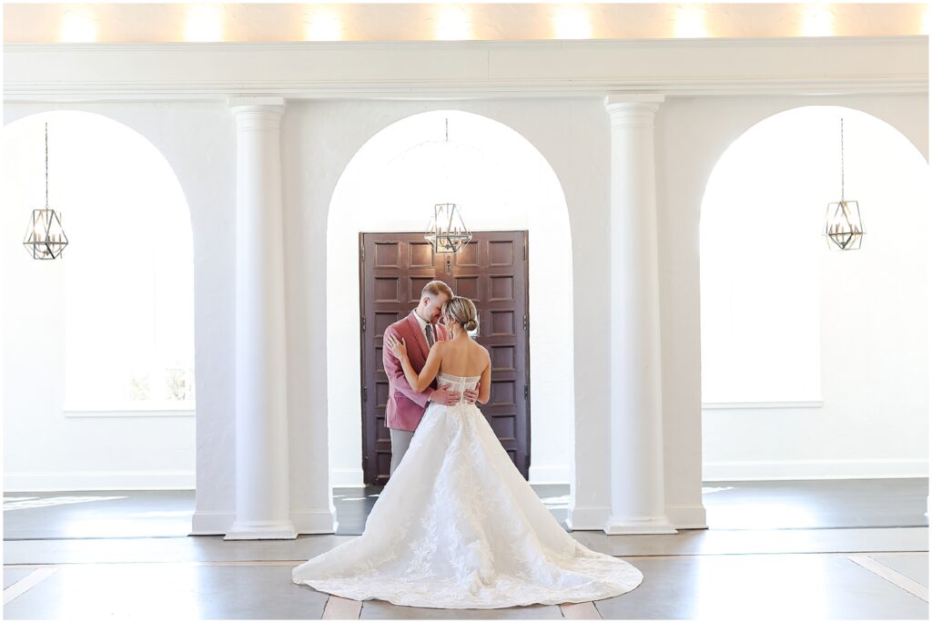 Mariam Saifan: KC's Premier Wedding Photographer for Pink-Inspired La Villa Weddings"