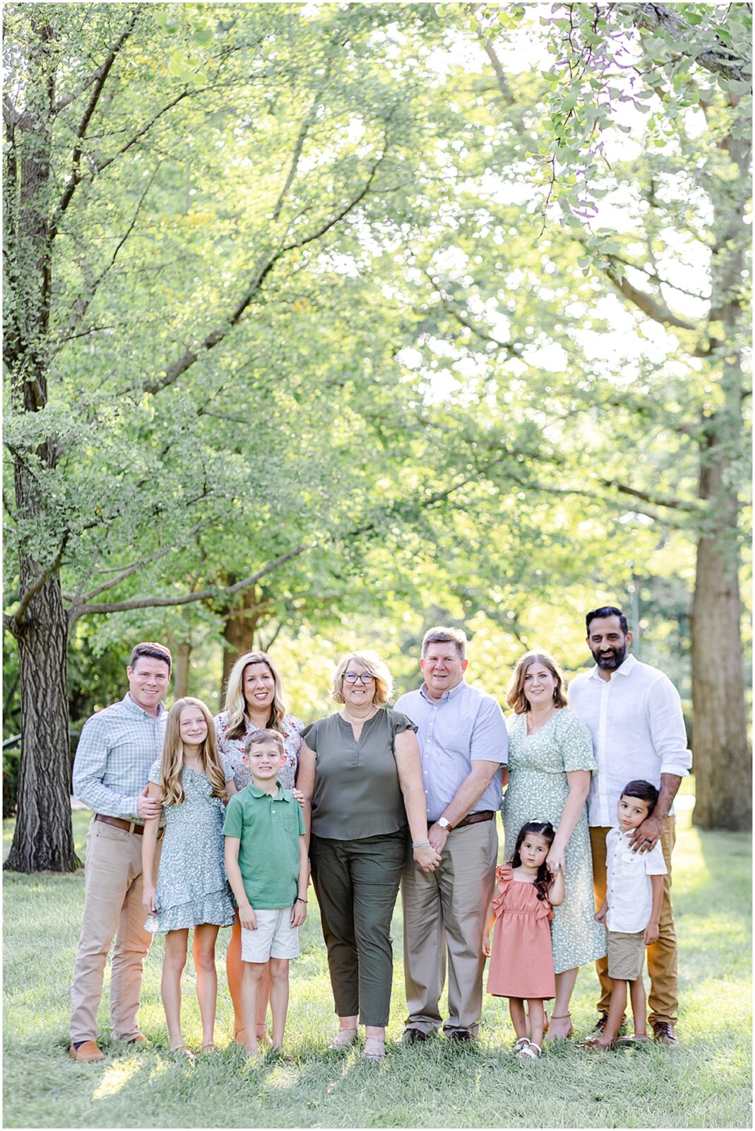 multi-generational family photos - Kansas City Family Portrait Poses & Outfits Inspiration - multi generational family portraits - Overland Park based photographer - summer family photos outdoor