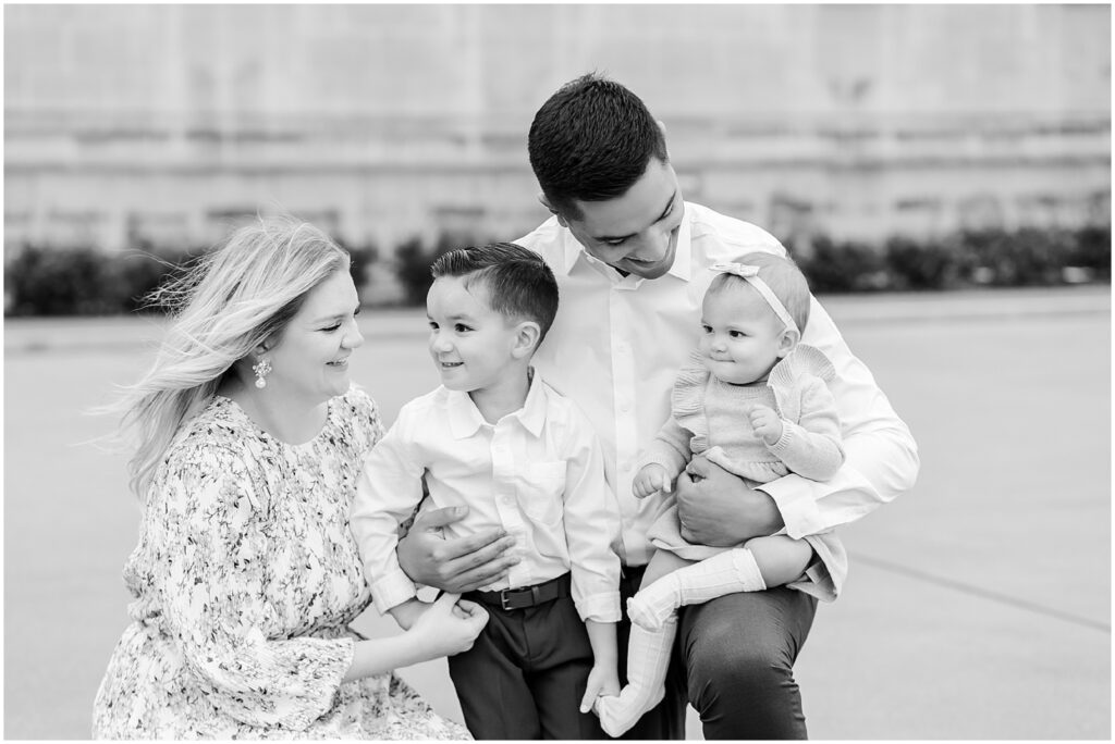 kids family photos - beautiful family photos - kansas city - nelson atkins museum - kc - overland park 