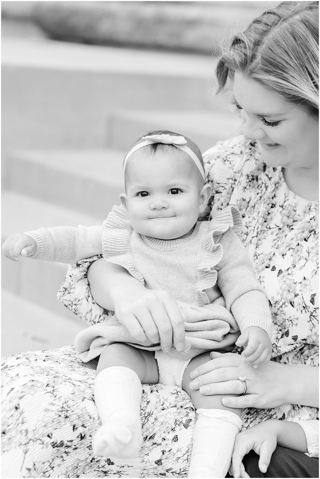 kids family photos - beautiful family photos - kansas city - nelson atkins museum - kc - overland park  - baby photos outdoor 